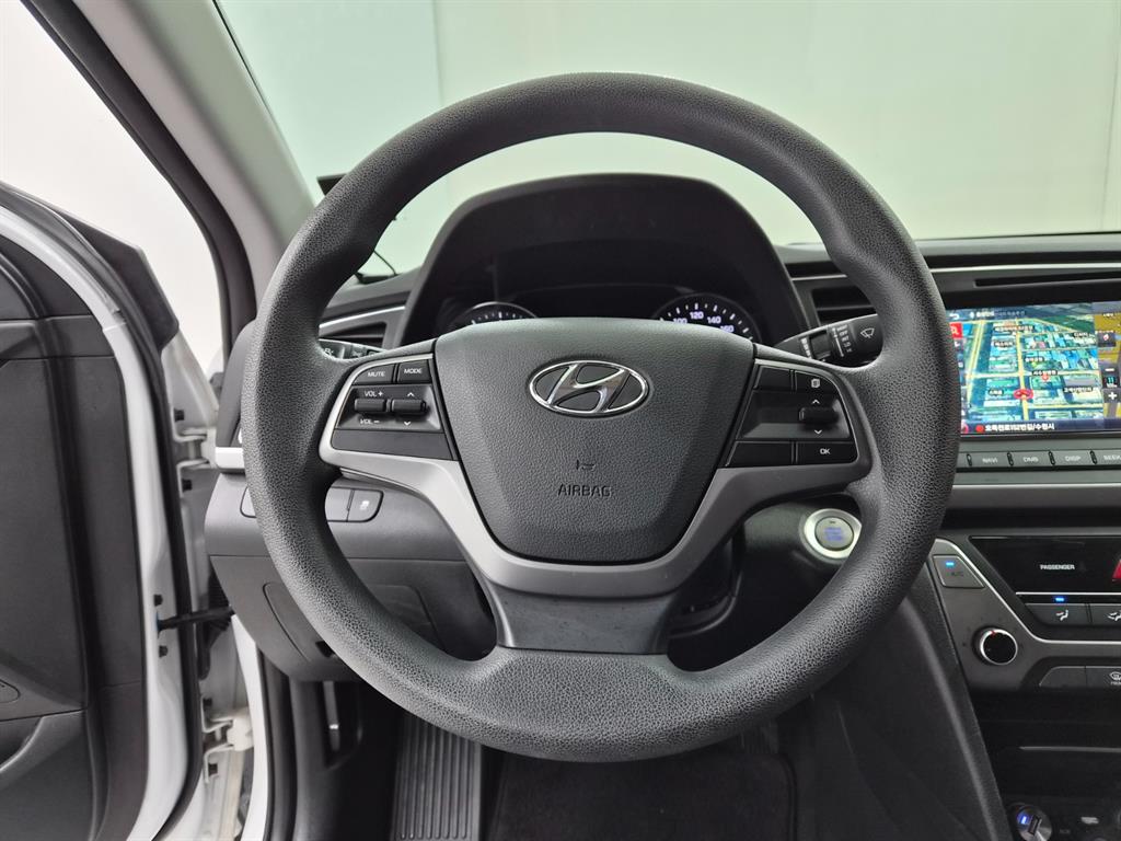 HYUNDAI Avante - Vista 7