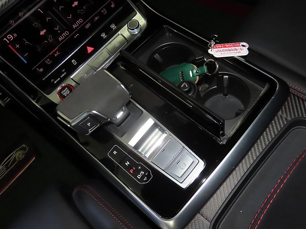 Audi RSQ8 - Vista 12
