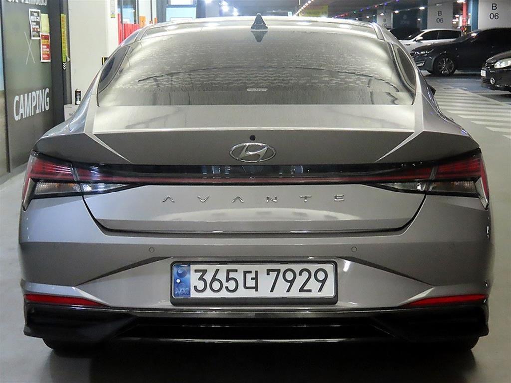 HYUNDAI Avante - Vista 5