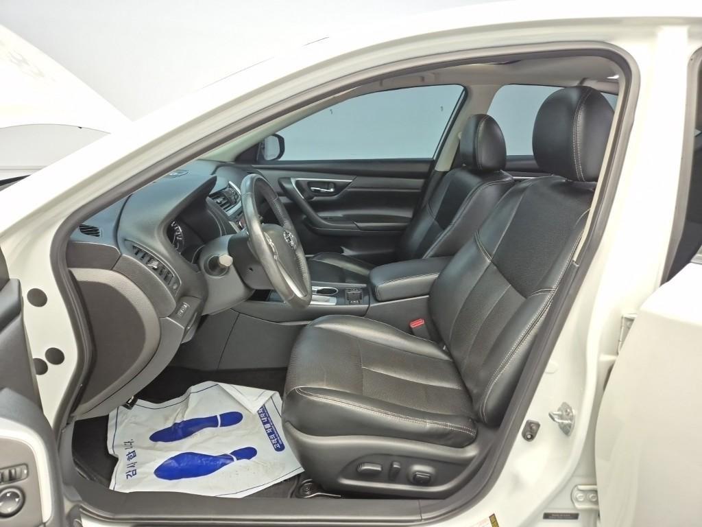 Nissan Altima - Vista 11