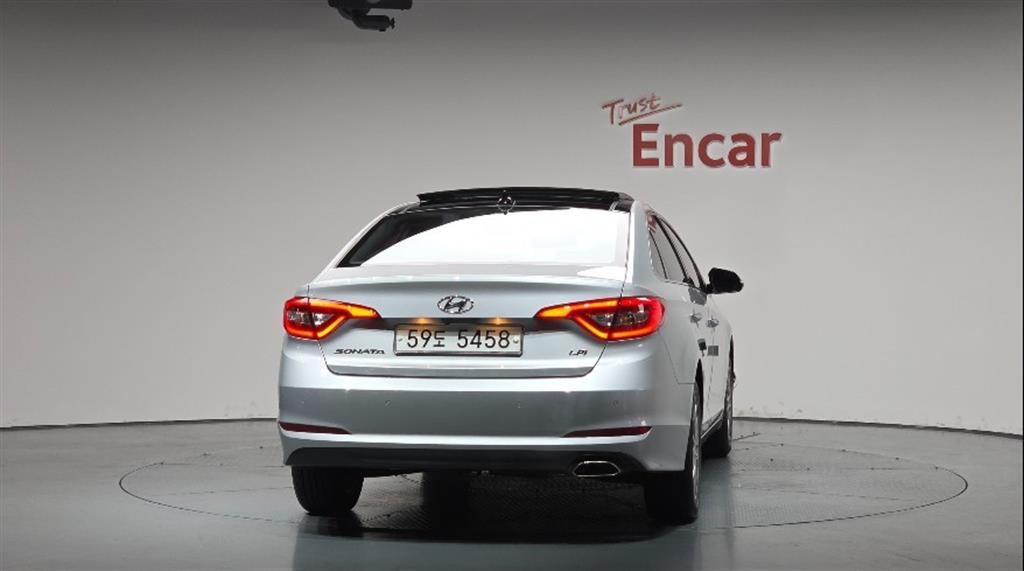 HYUNDAI Sonata - Vista 4