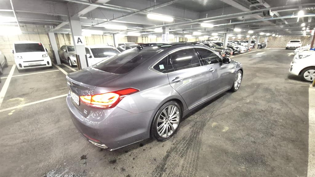 HYUNDAI Genesis - Vista 7
