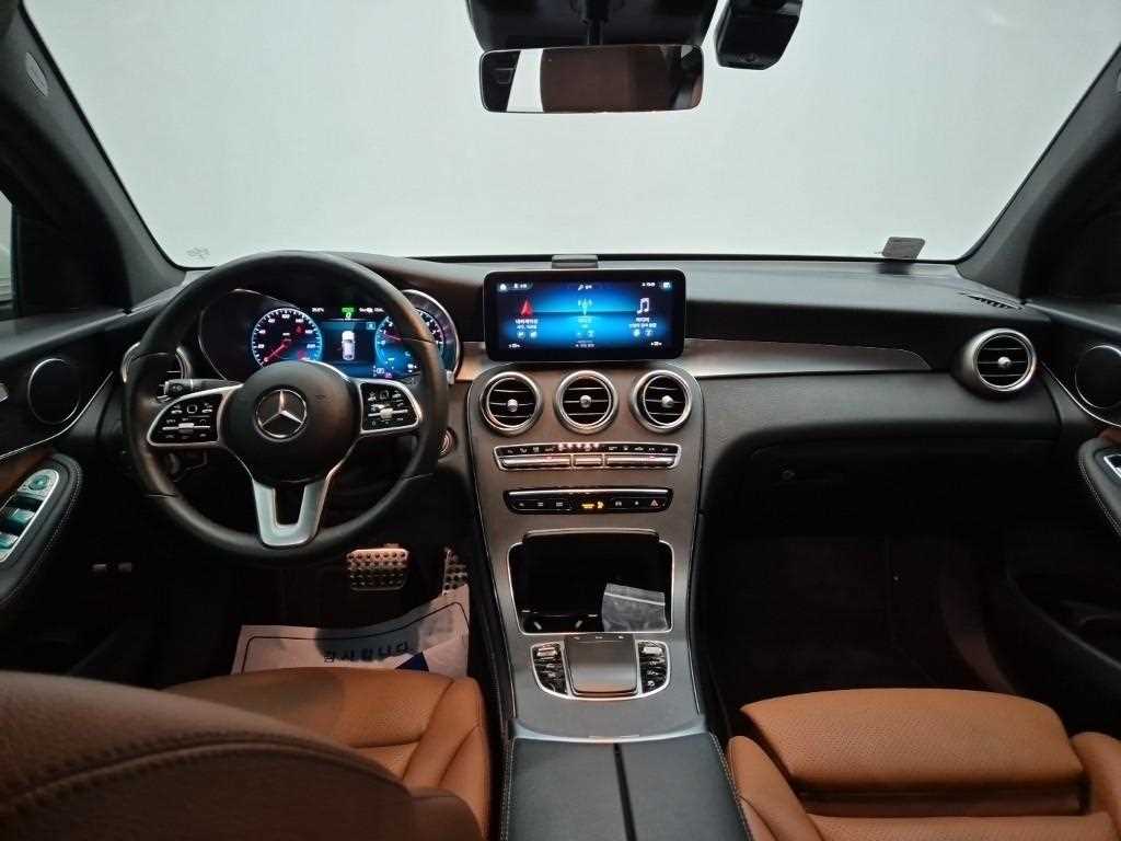 Mercedes Benz GLC Class - Vista 7