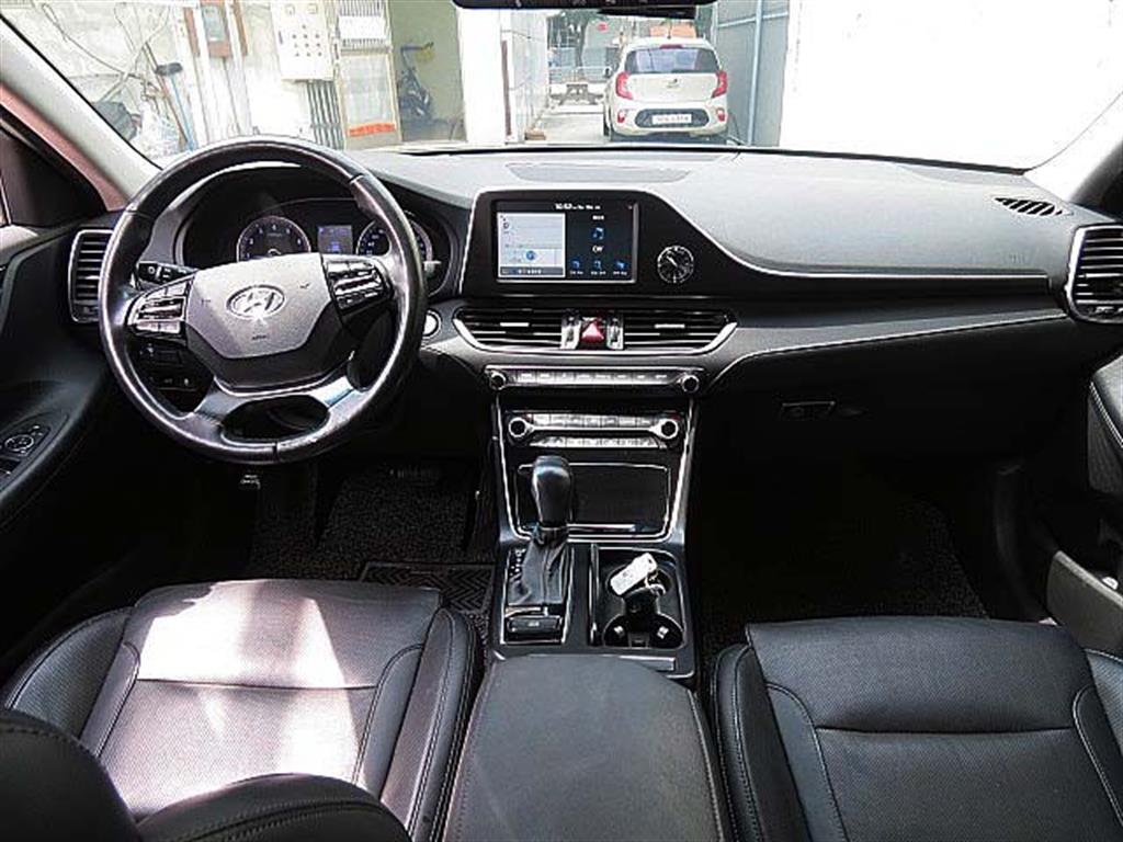 HYUNDAI Grandeur - Vista 9
