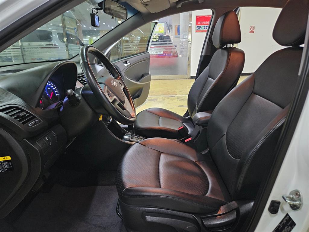 HYUNDAI Accent 2016 Blanco - Importación desde Corea - HF Imports Iquique - Foto 16