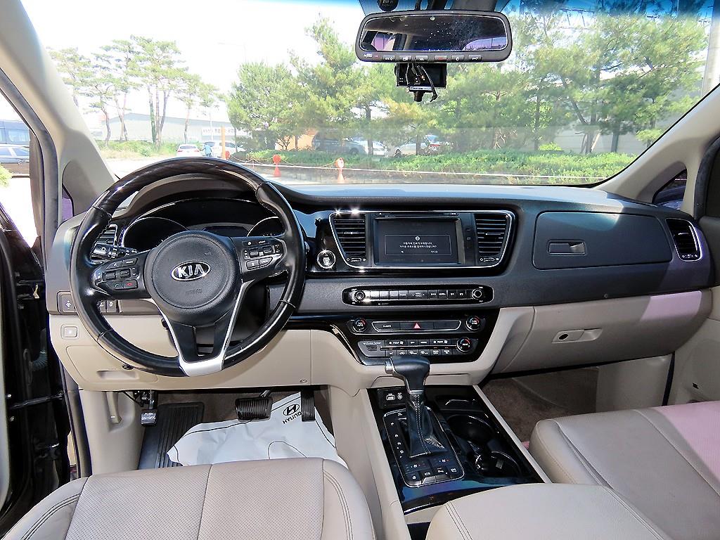 KIA Carnival - Vista 8