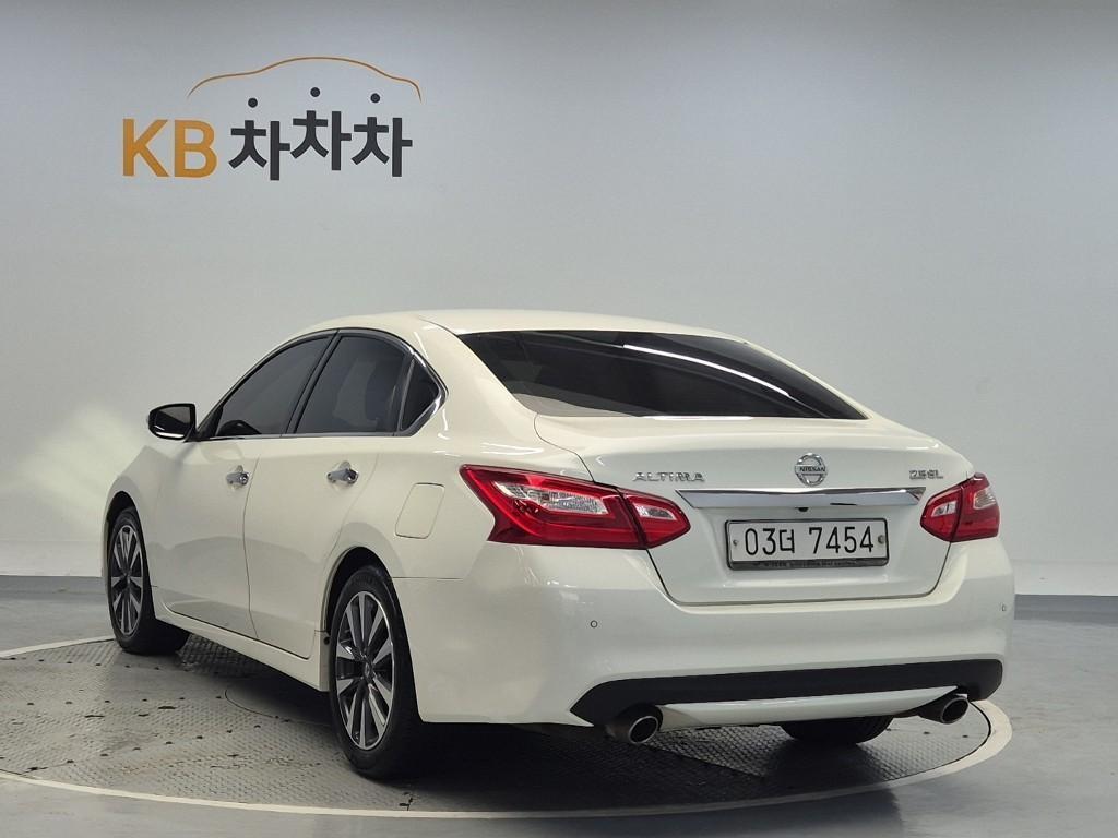 Nissan Altima - Vista 2