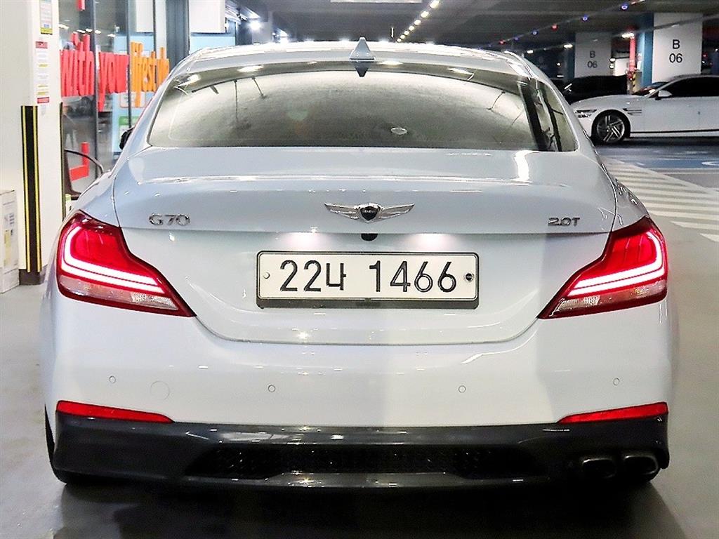 Genesis G70 - Vista 5