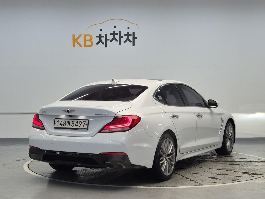 Genesis G70 - Vista 3