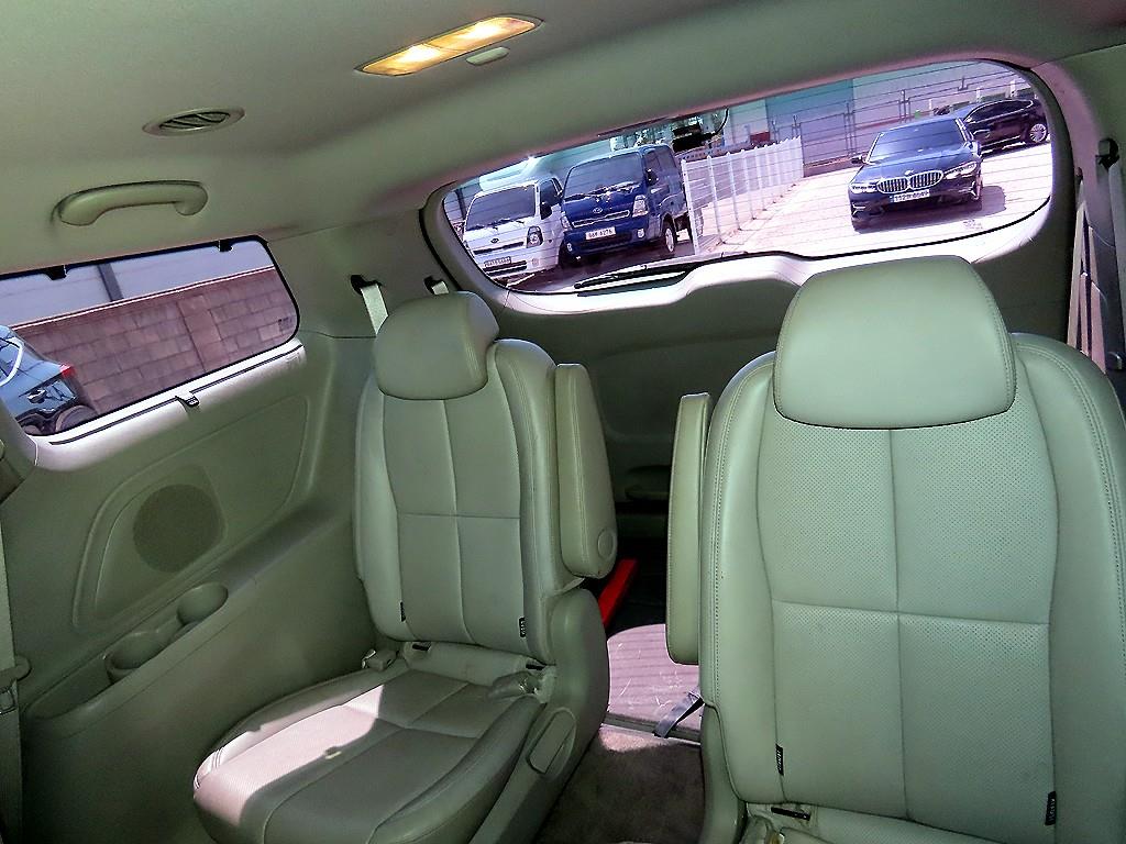 KIA Carnival - Vista 7