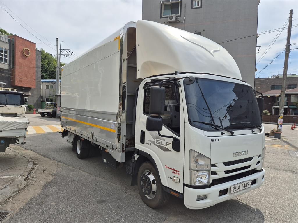medium and large cargo truck - Vista 3