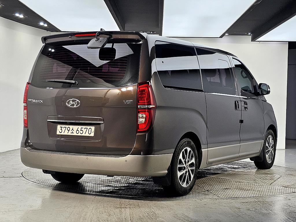 HYUNDAI Starex - Vista 4