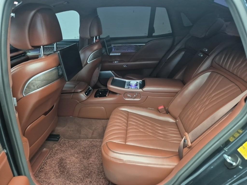 Genesis G90 - Vista 12