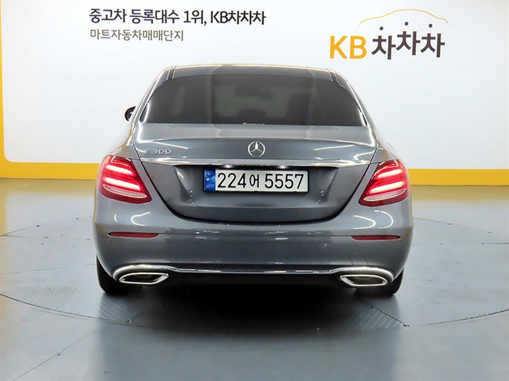 Mercedes Benz E class - Vista 3