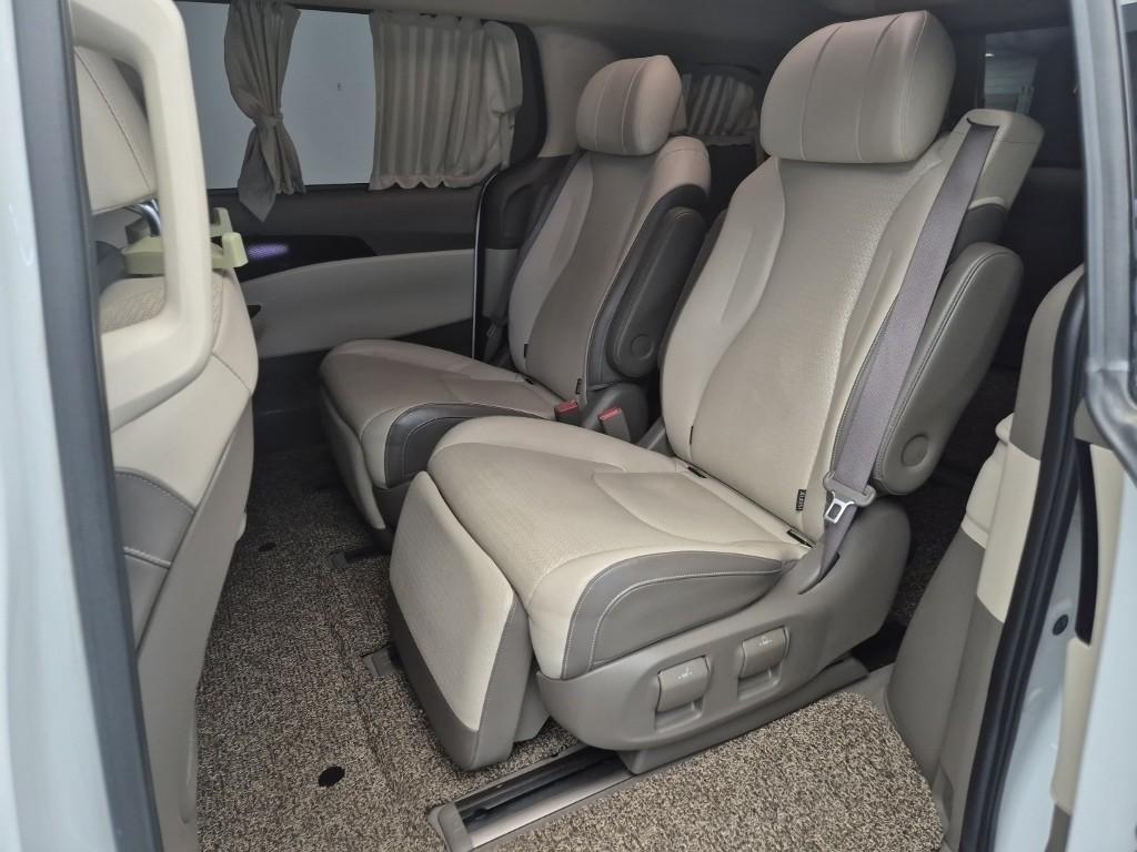 KIA Carnival - Vista 12