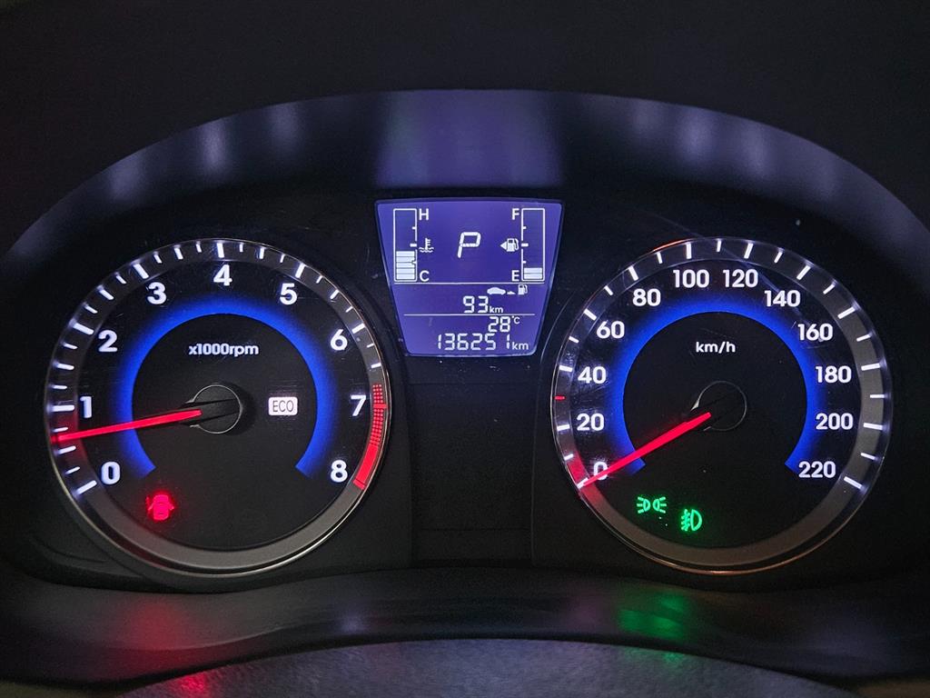 HYUNDAI Accent - Vista 9