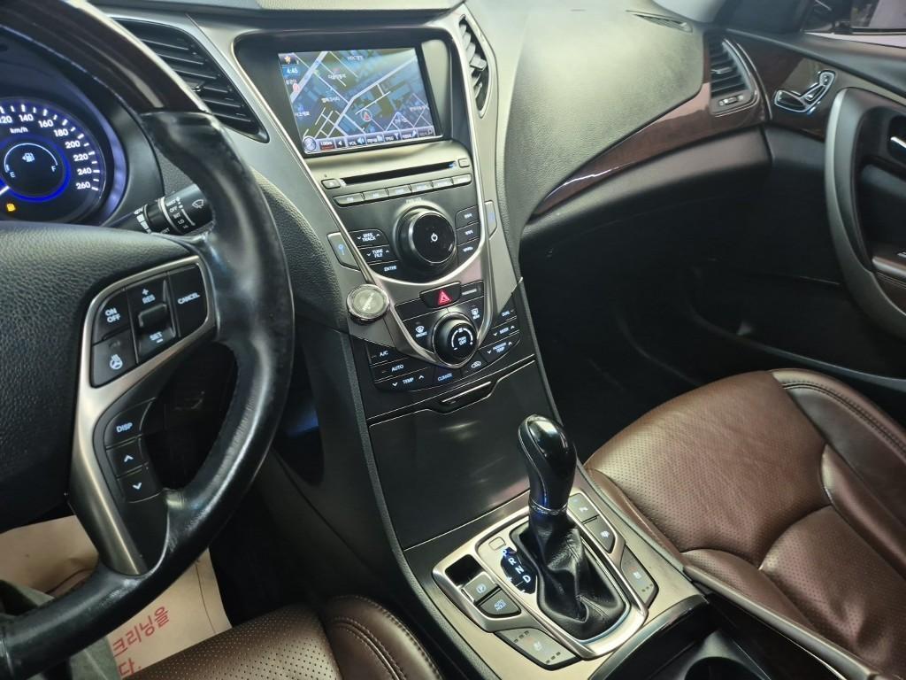 HYUNDAI Grandeur - Vista 10