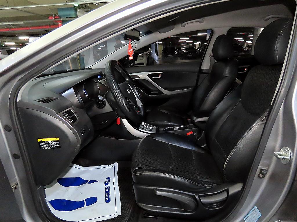 HYUNDAI Avante - Vista 6
