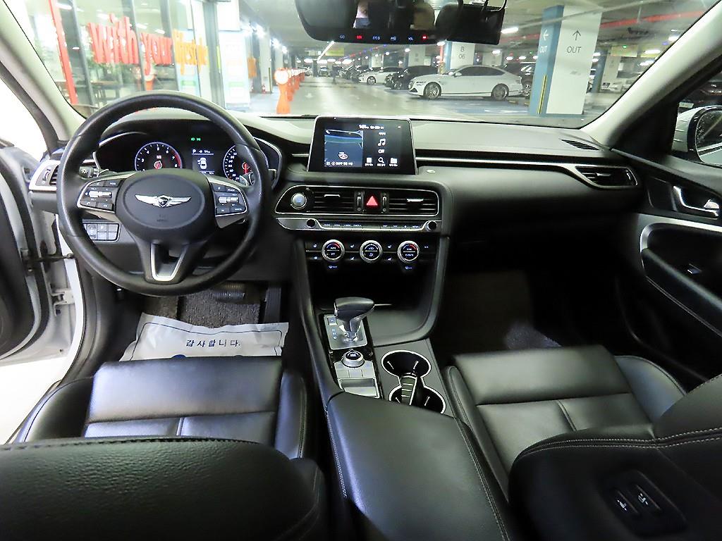 Genesis G70 - Vista 10