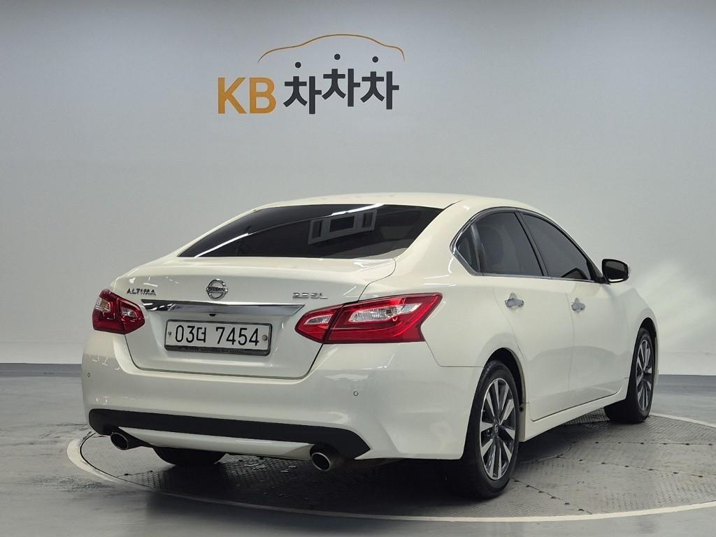 Nissan Altima - Vista 3