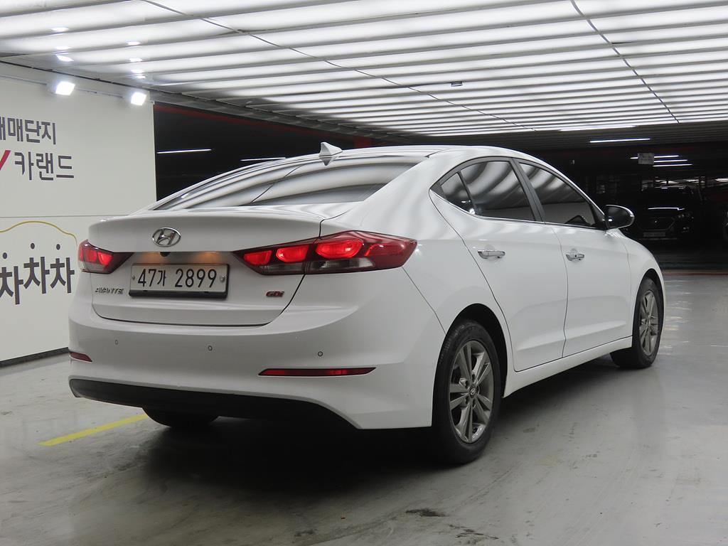 HYUNDAI Avante - Vista 4