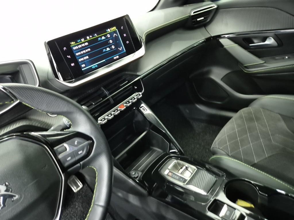 Peugeot 208 - Vista 10