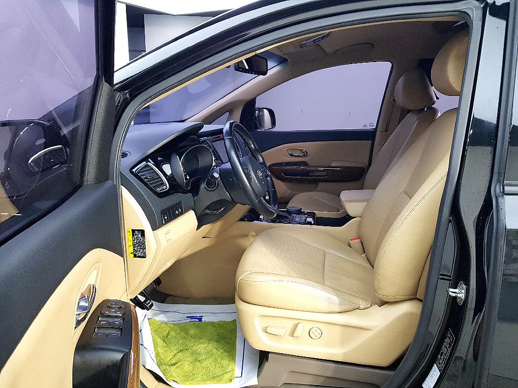 KIA Carnival - Vista 8