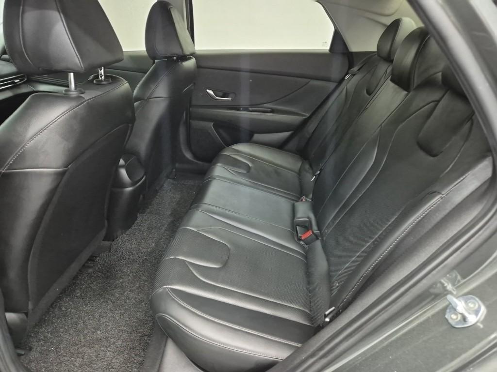 HYUNDAI Avante - Vista 12