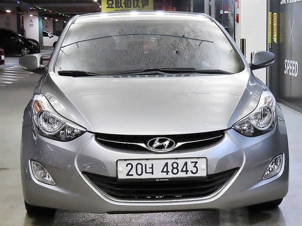HYUNDAI Avante - Vista 2
