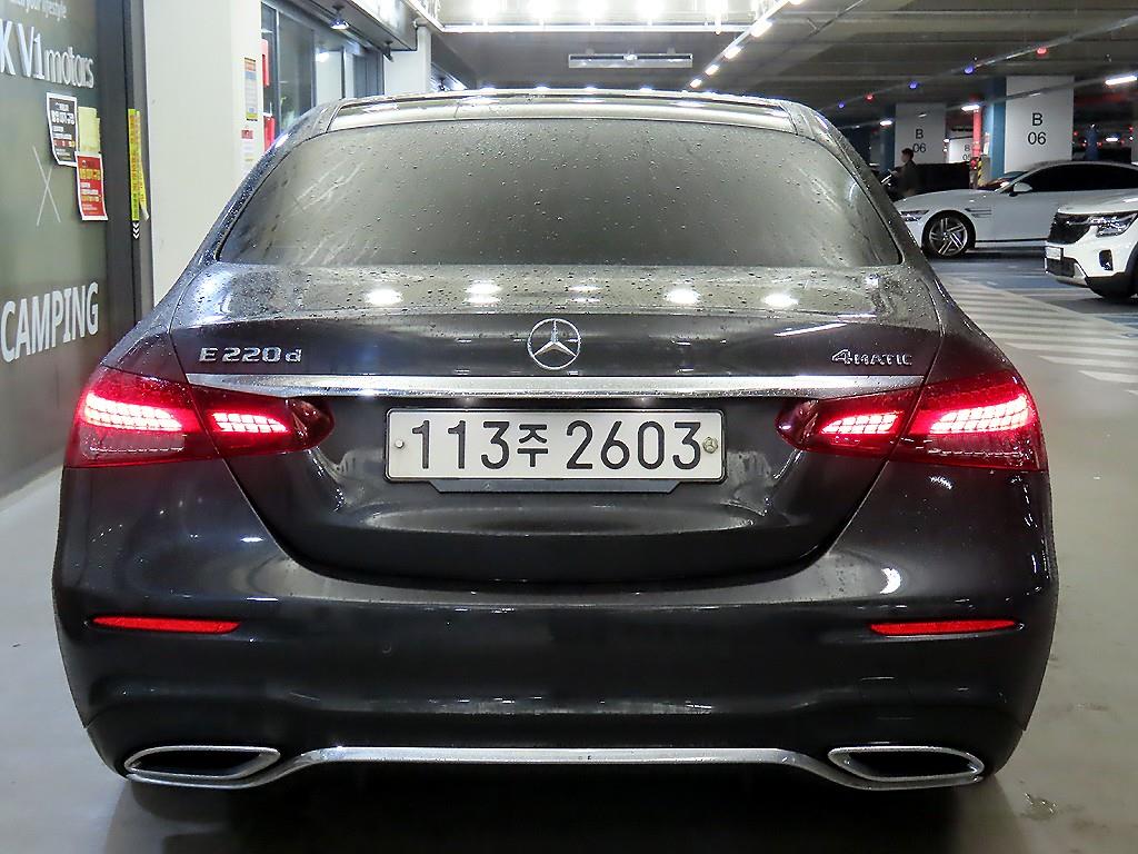 Mercedes Benz E class - Vista 5