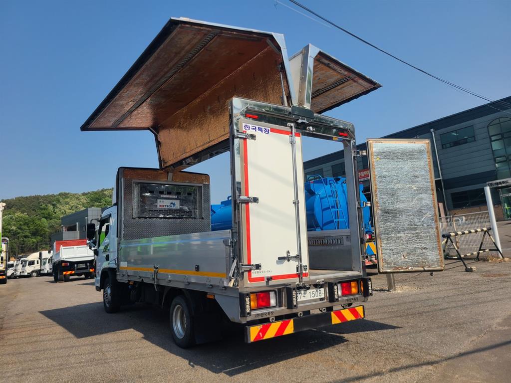 medium and large cargo truck - Vista 9