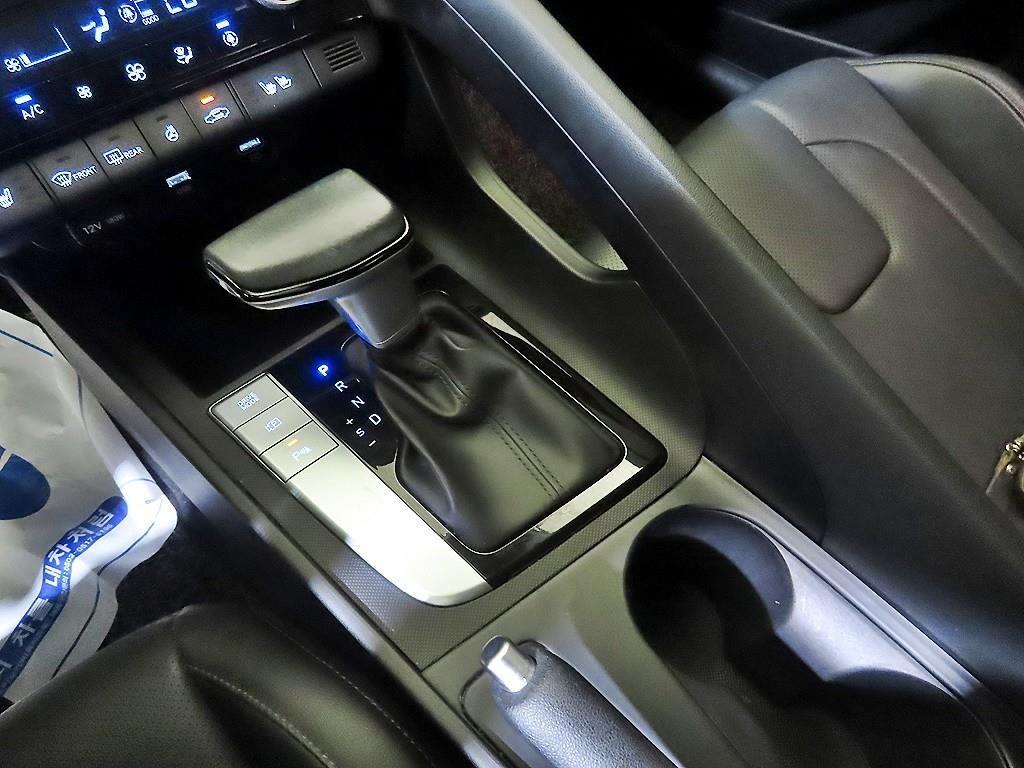 HYUNDAI Avante - Vista 12