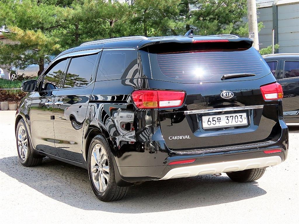 KIA Carnival - Vista 3
