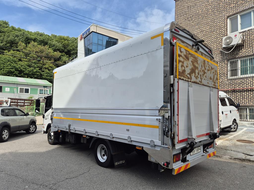 medium and large cargo truck - Vista 5