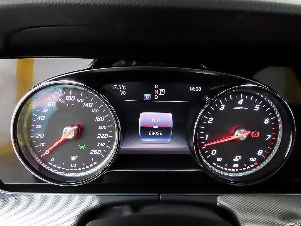 Mercedes Benz E class - Vista 8