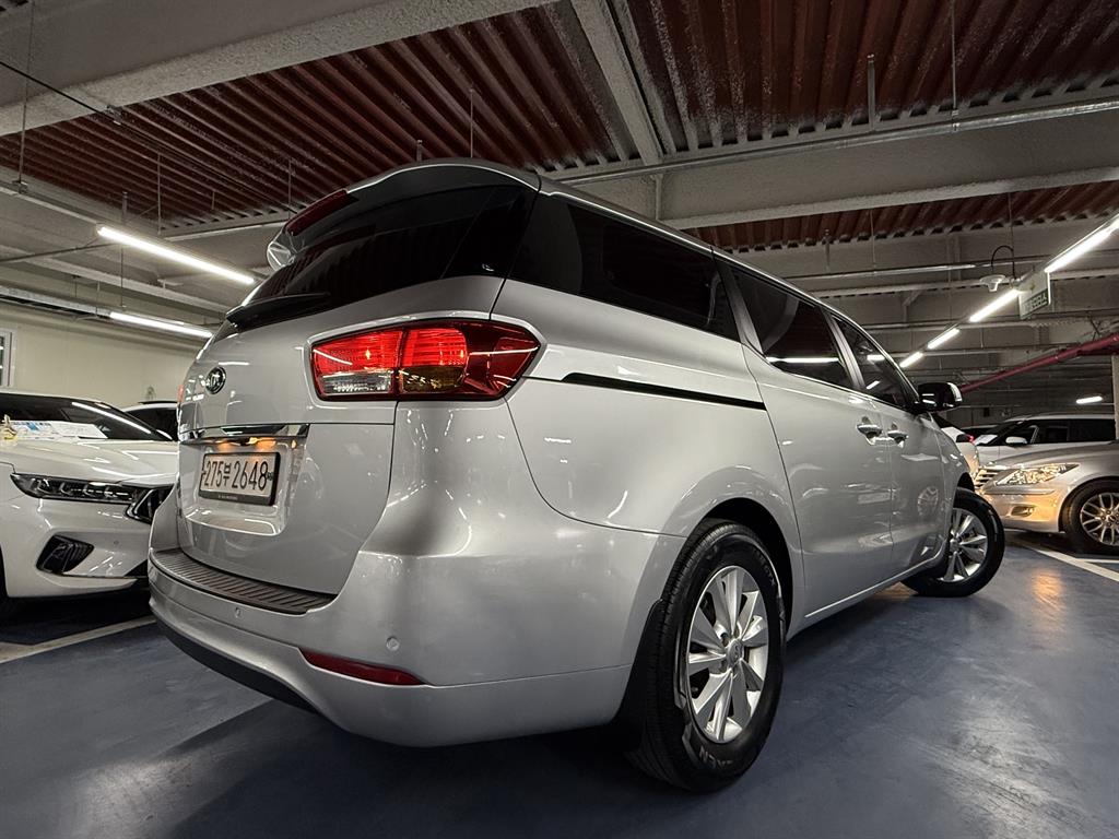 KIA Carnival - Vista 3