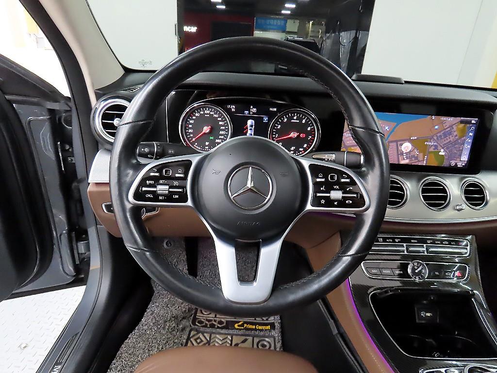 Mercedes Benz E class - Vista 9