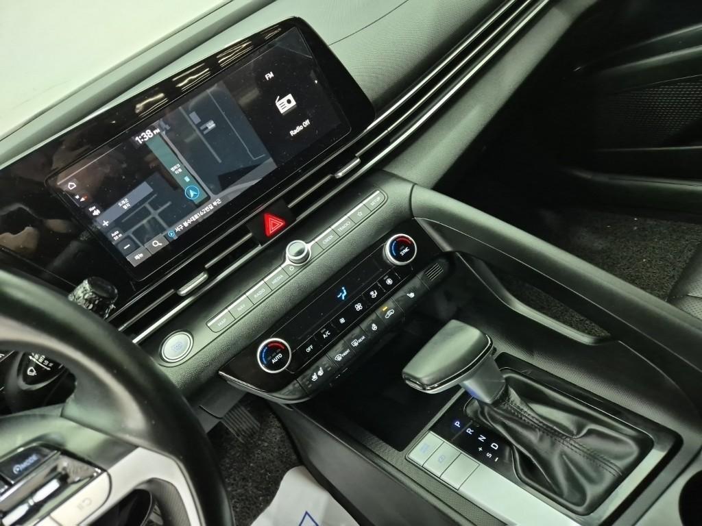 HYUNDAI Avante - Vista 10
