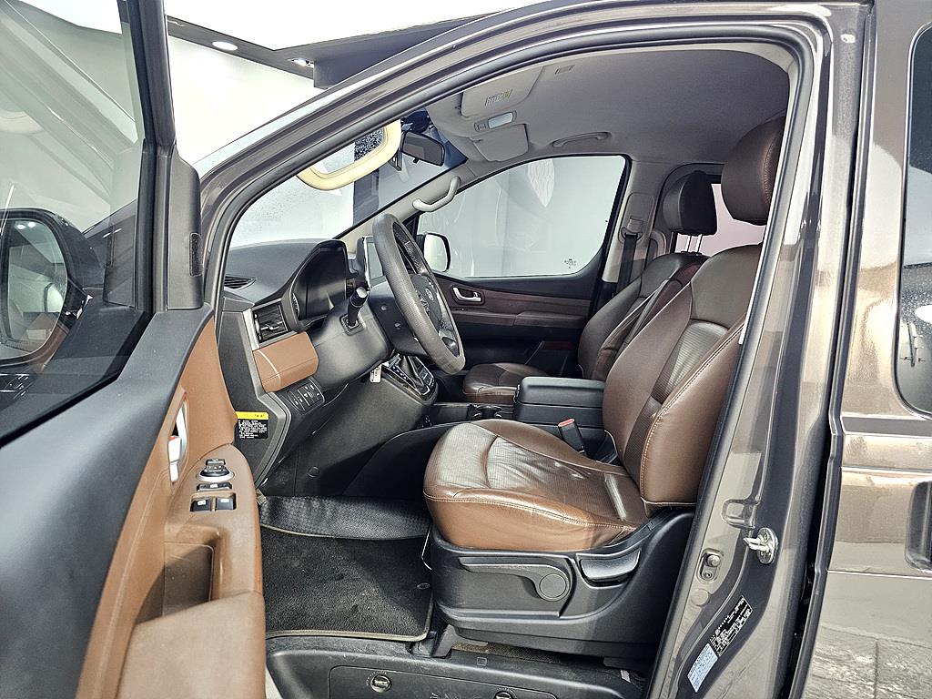 HYUNDAI Starex - Vista 8