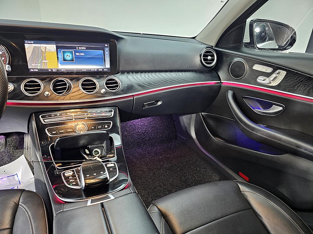 Mercedes Benz E class - Vista 10