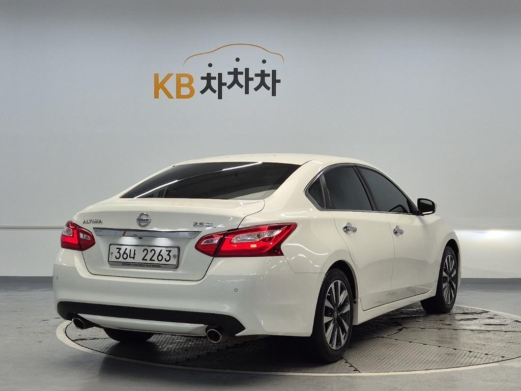 Nissan Altima - Vista 3