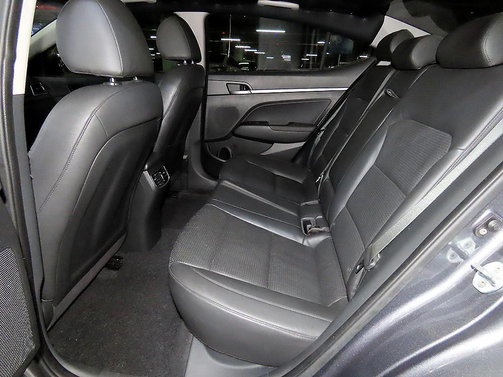 HYUNDAI Avante - Vista 7