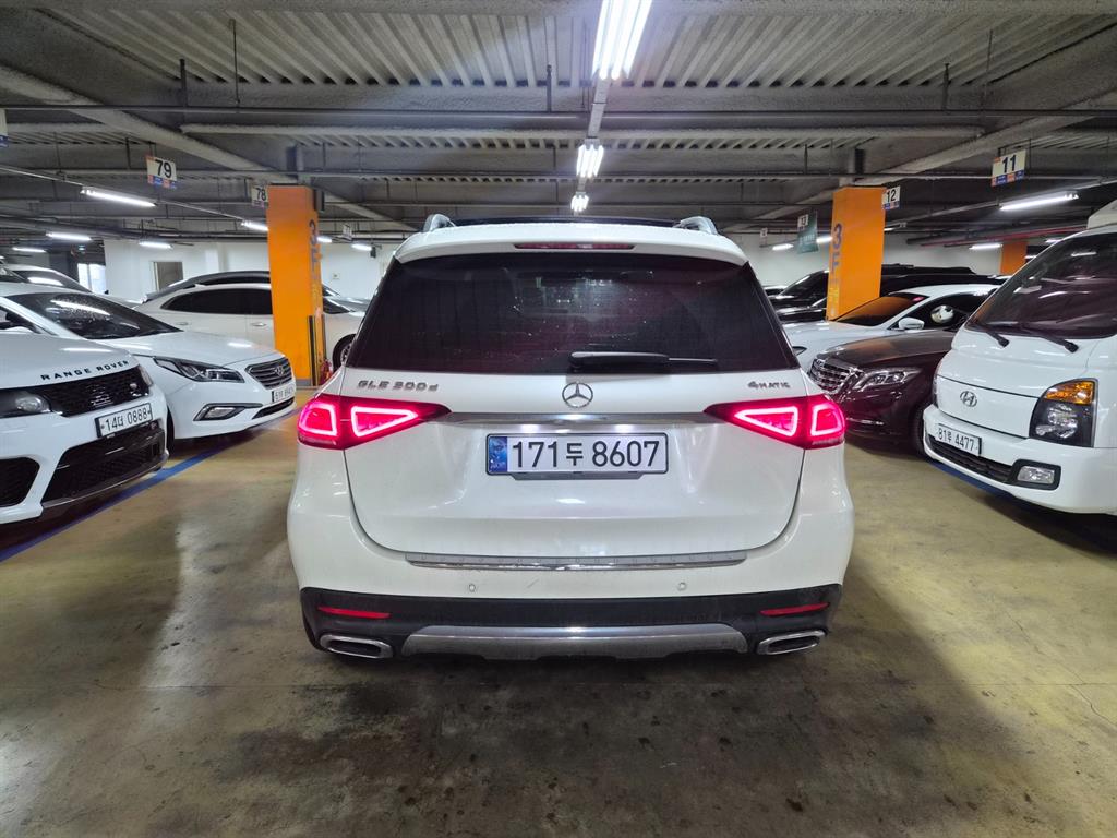 Mercedes Benz GLE Class - Vista 4