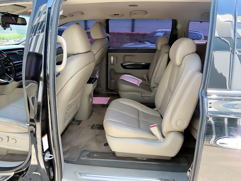 KIA Carnival - Vista 6