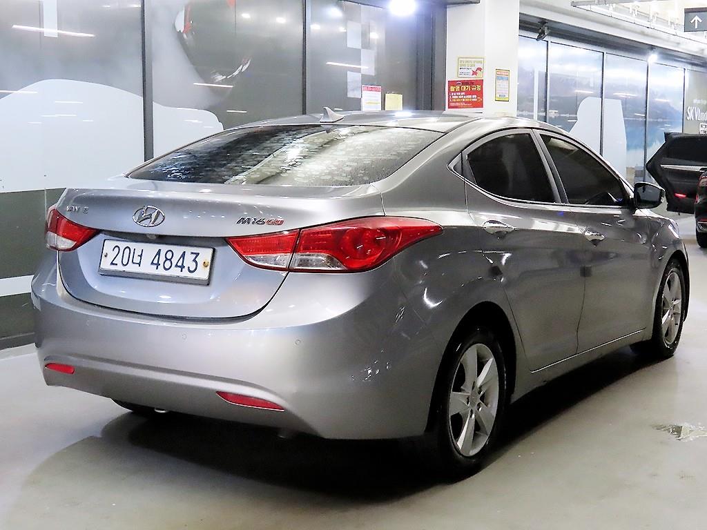 HYUNDAI Avante - Vista 4