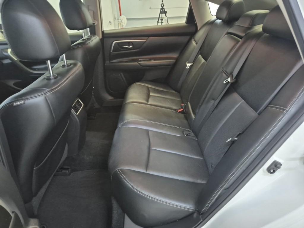 Nissan Altima - Vista 12