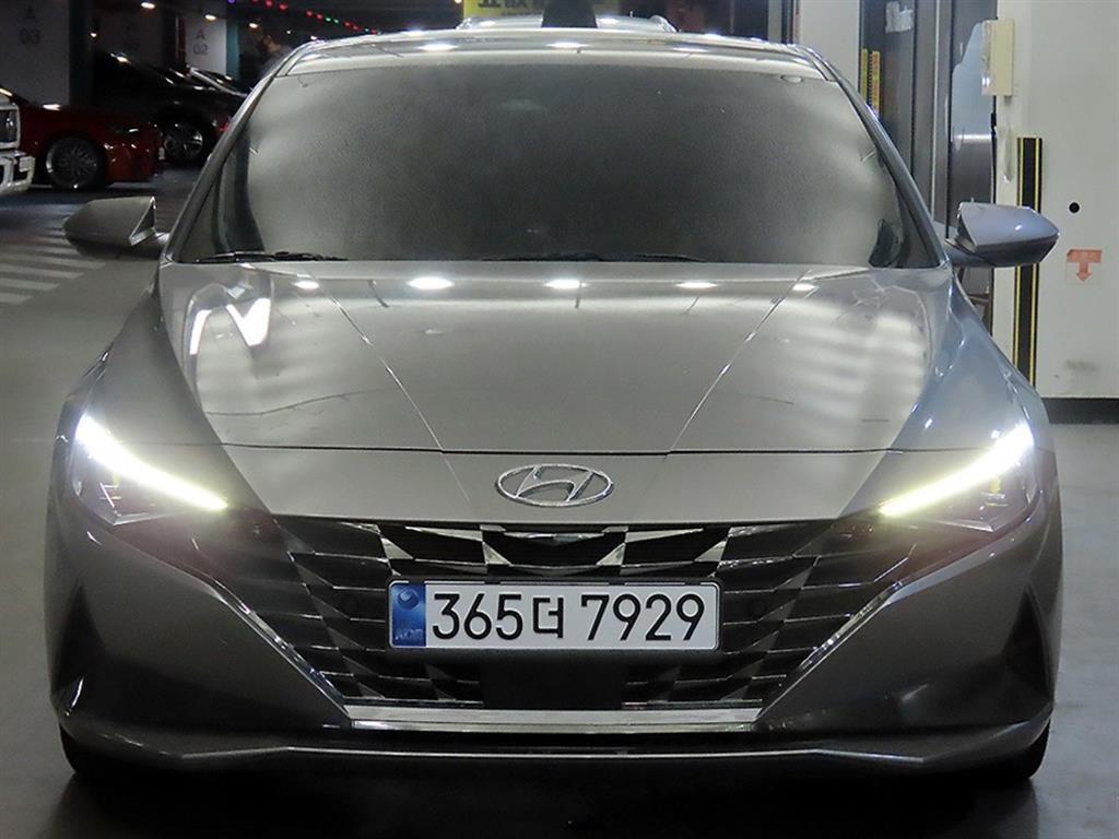 HYUNDAI Avante - Vista 2