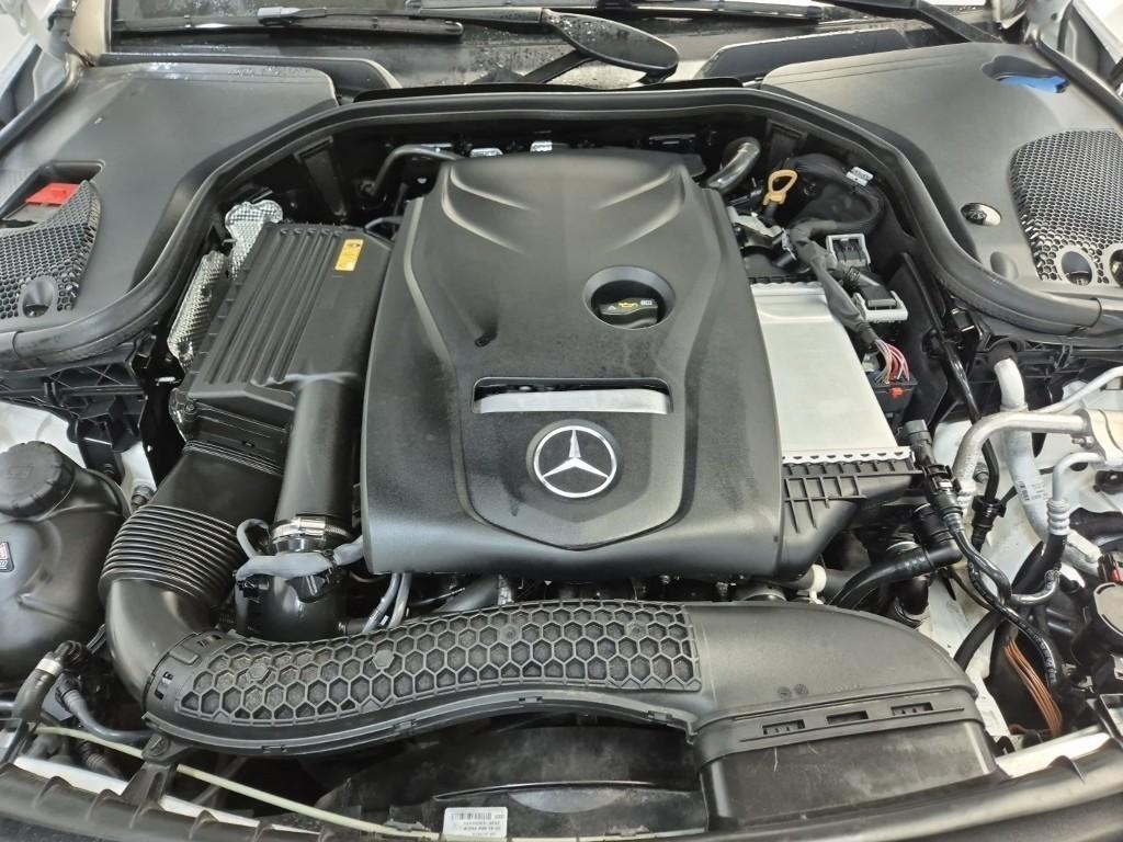 Mercedes Benz E class - Vista 5