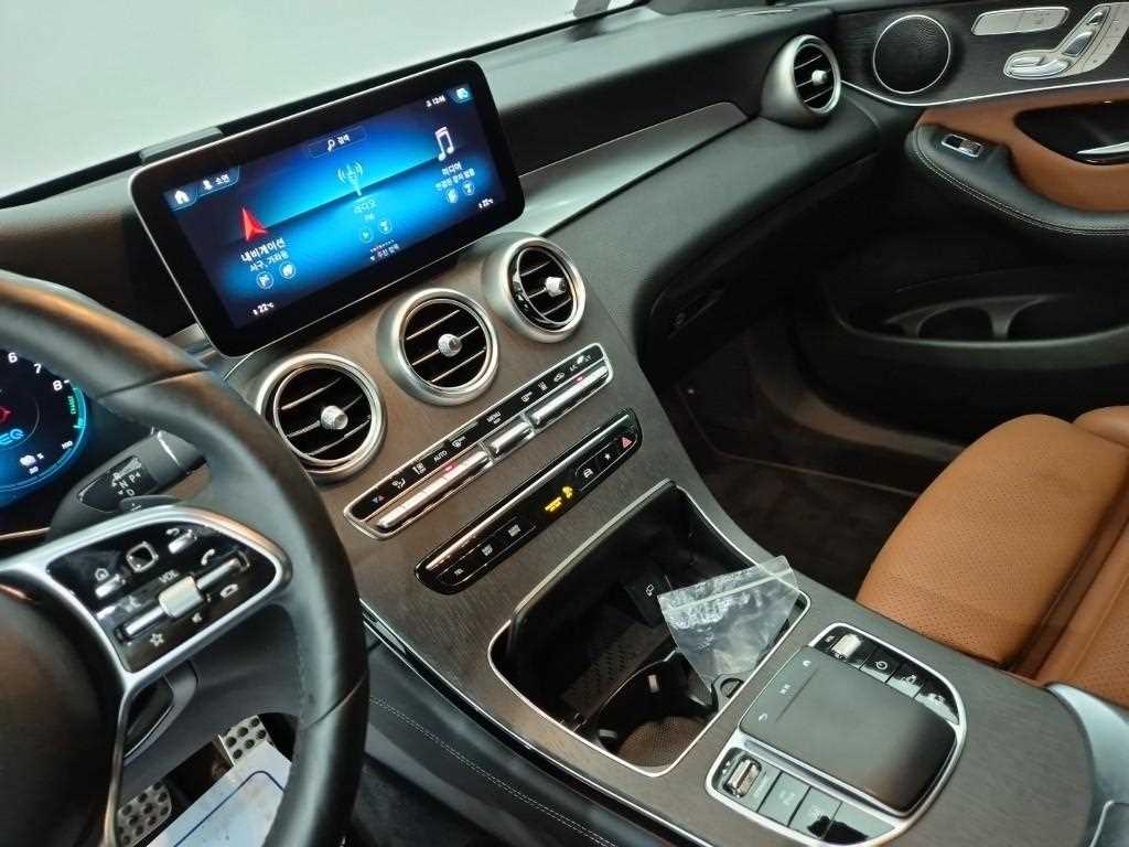 Mercedes Benz GLC Class - Vista 10
