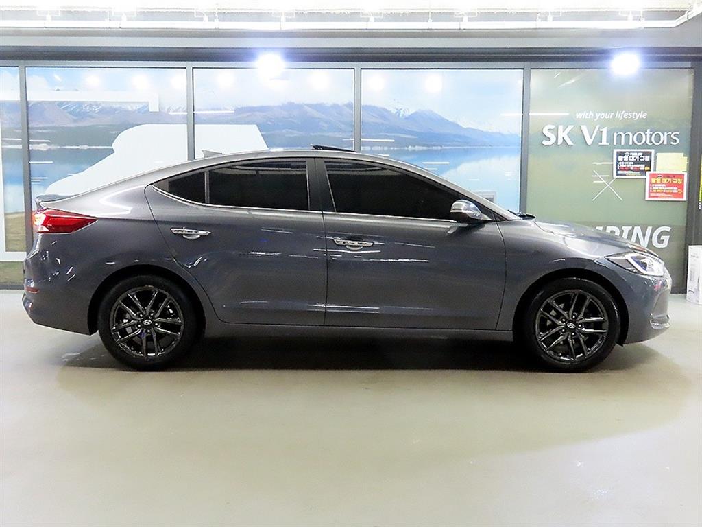 HYUNDAI Avante - Vista 3